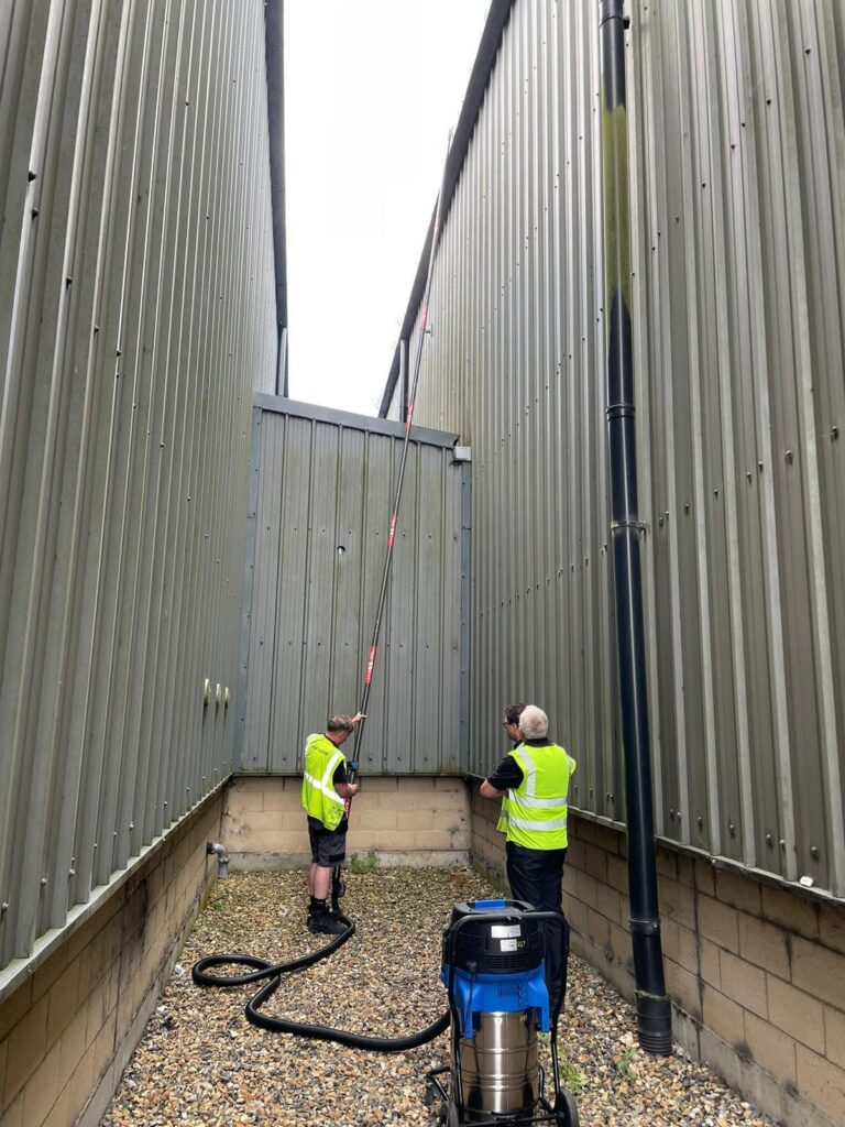 gutter cleaning outside building